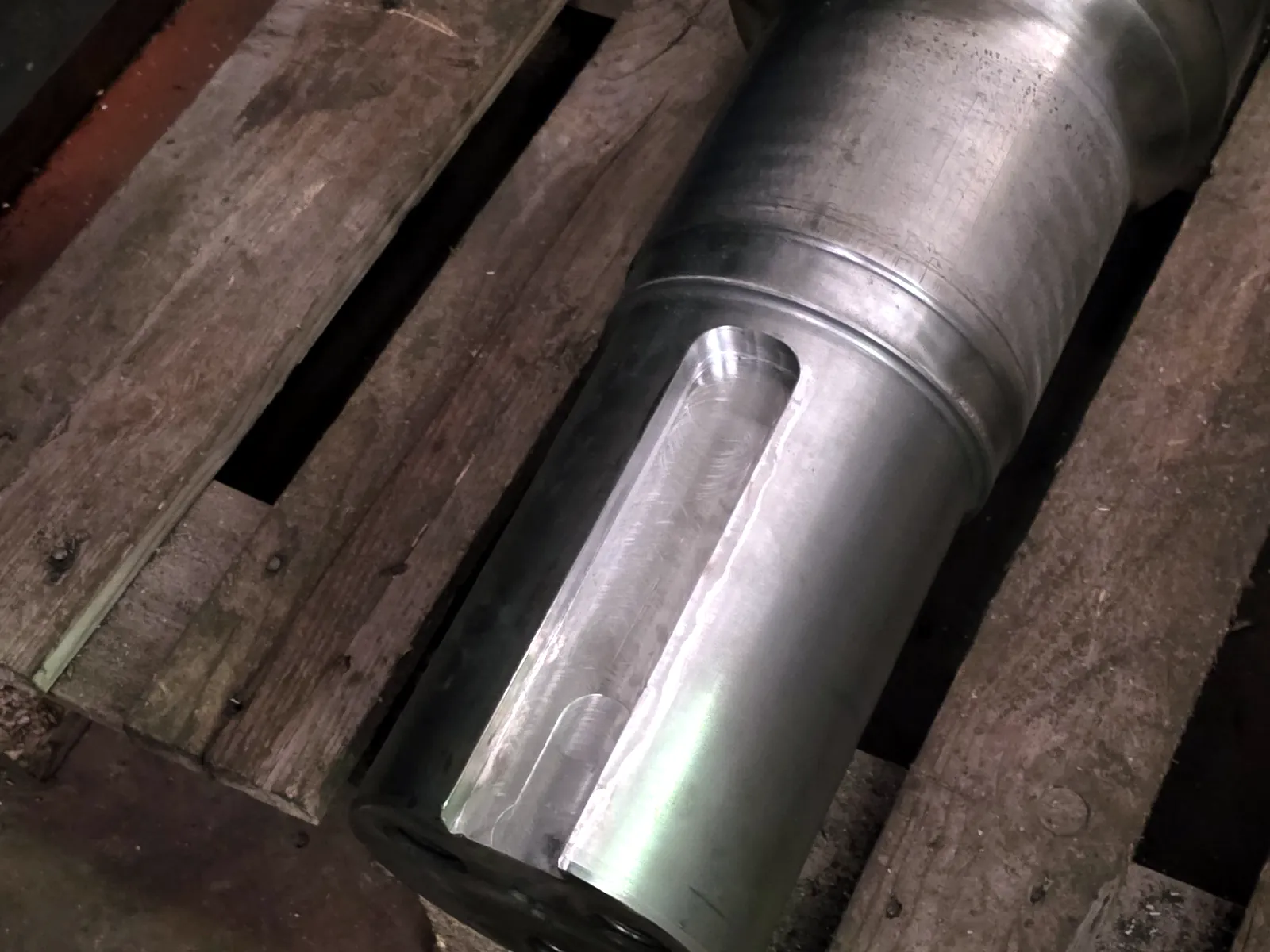 Eje excéntrico de la machacadora mecanizado en nuestro taller